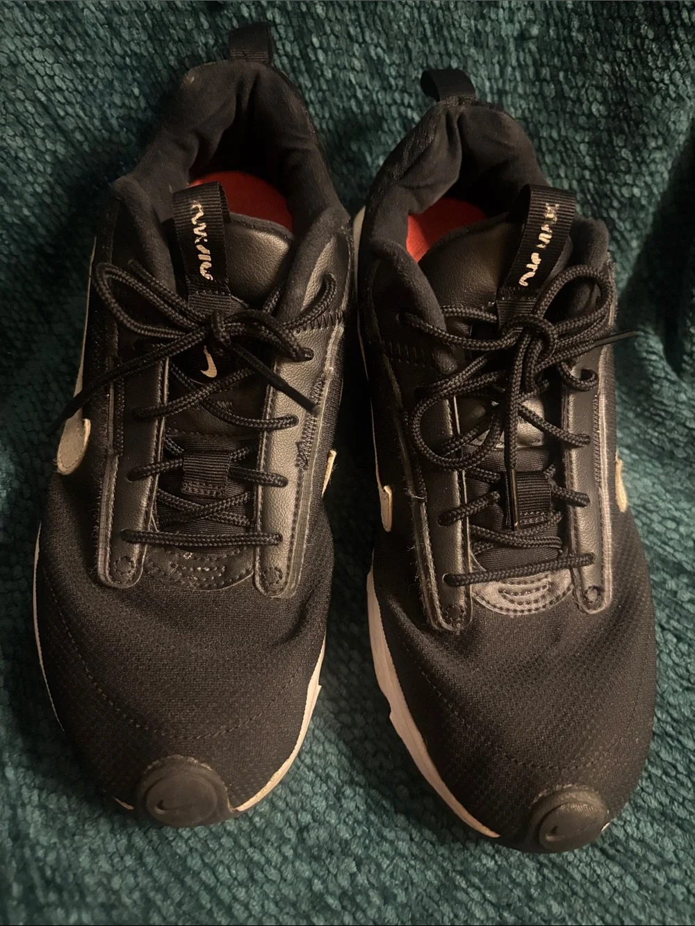Nike Men’s Black and White Low-Top Sneakers